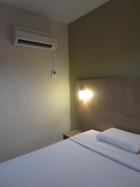 Radiant Hotel Ситиаван Номер фото